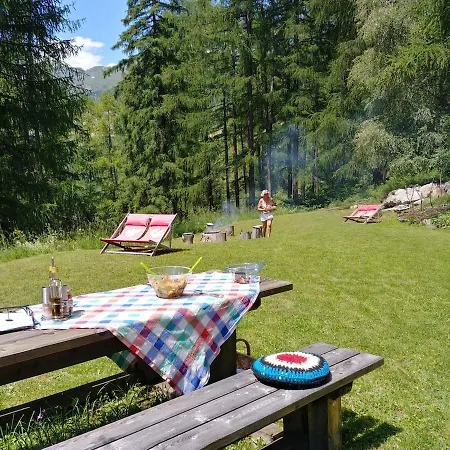 Mountain Retreat With Art... *