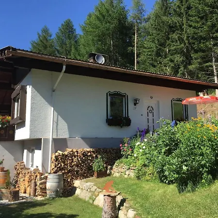 Mountain Retreat With Art... *